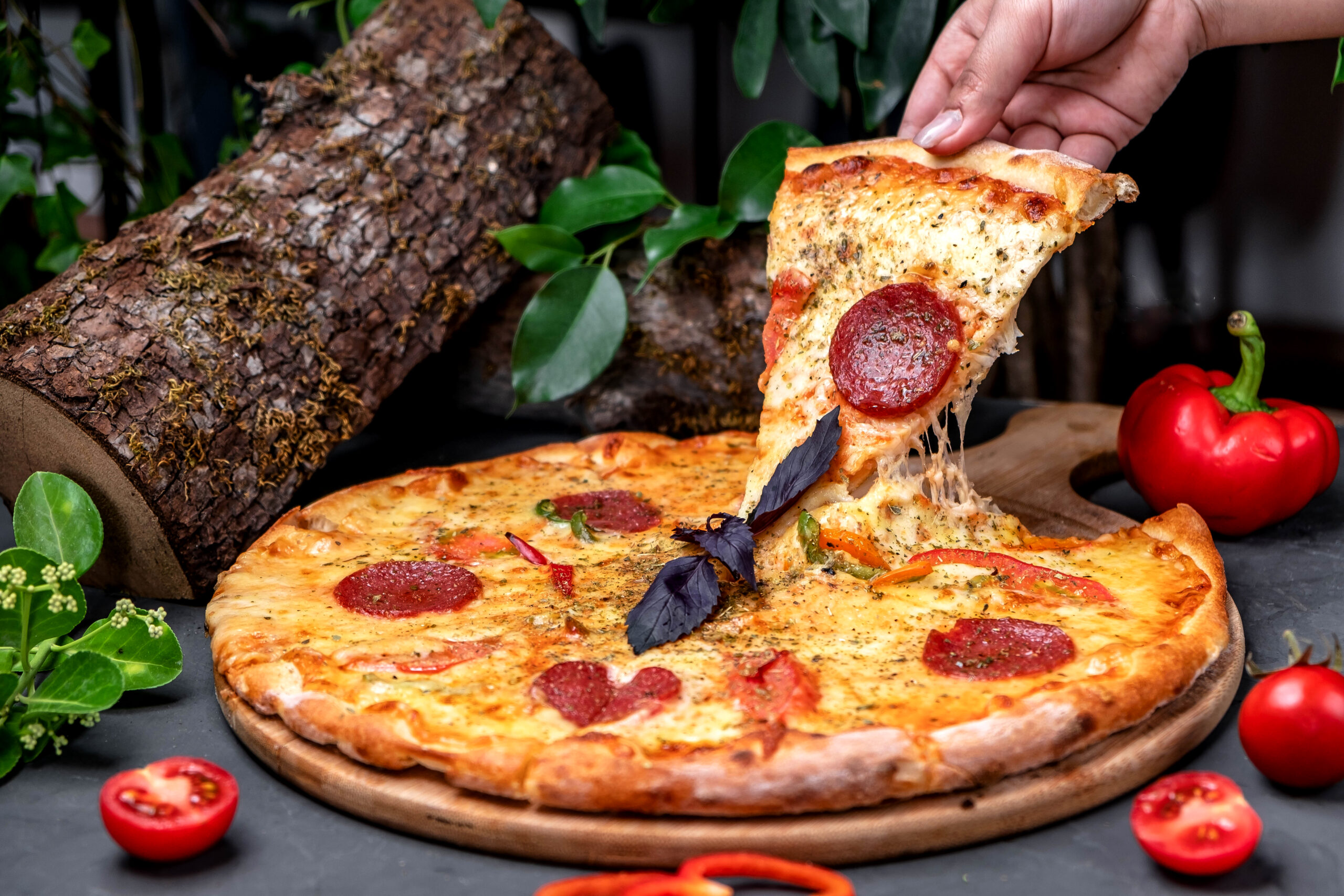 pizza pepperoni on the table _